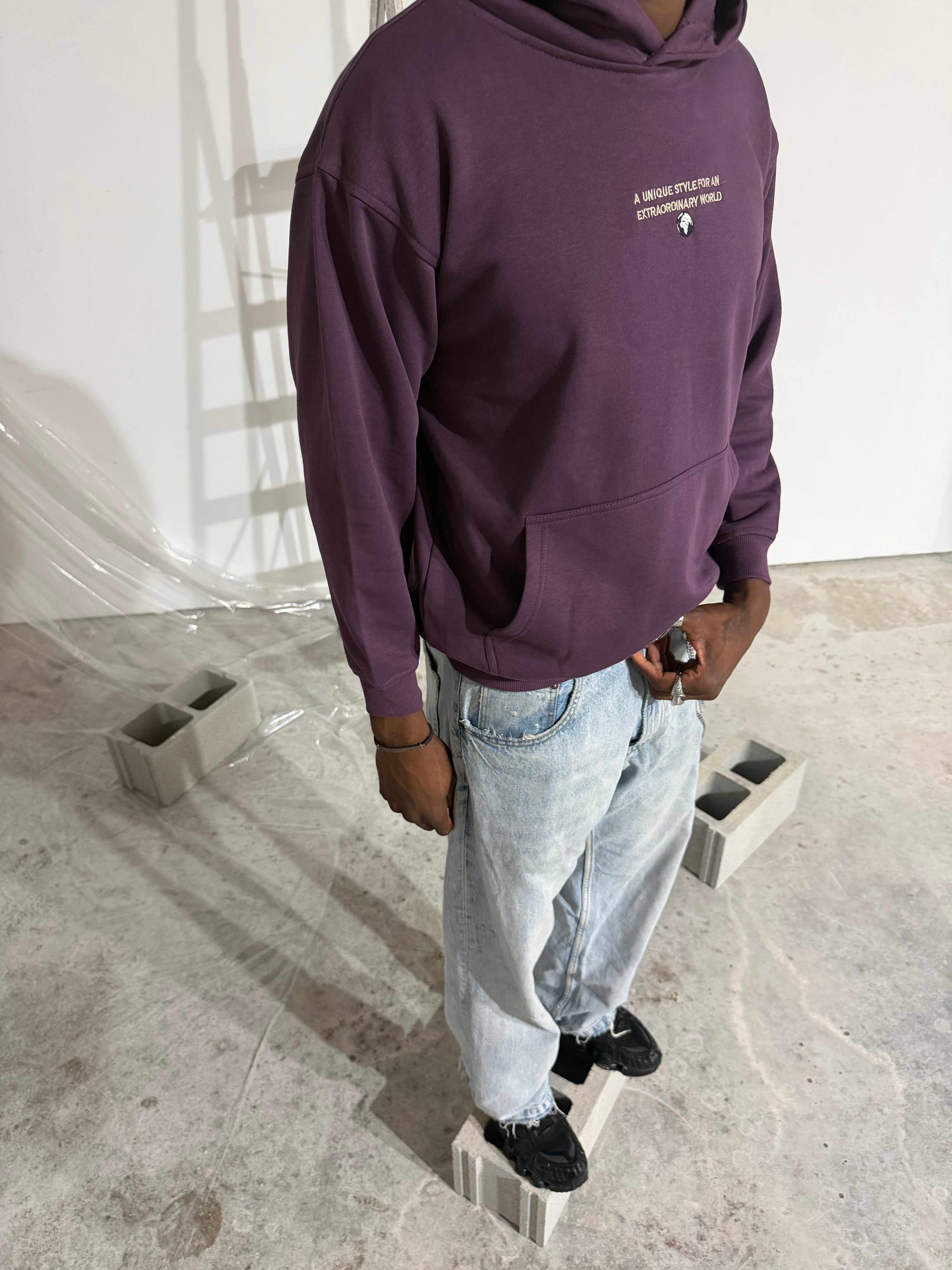 A UNIQUE STYLE FOR AN EXTRAODINARY WORLD HOODIE BURDEOS