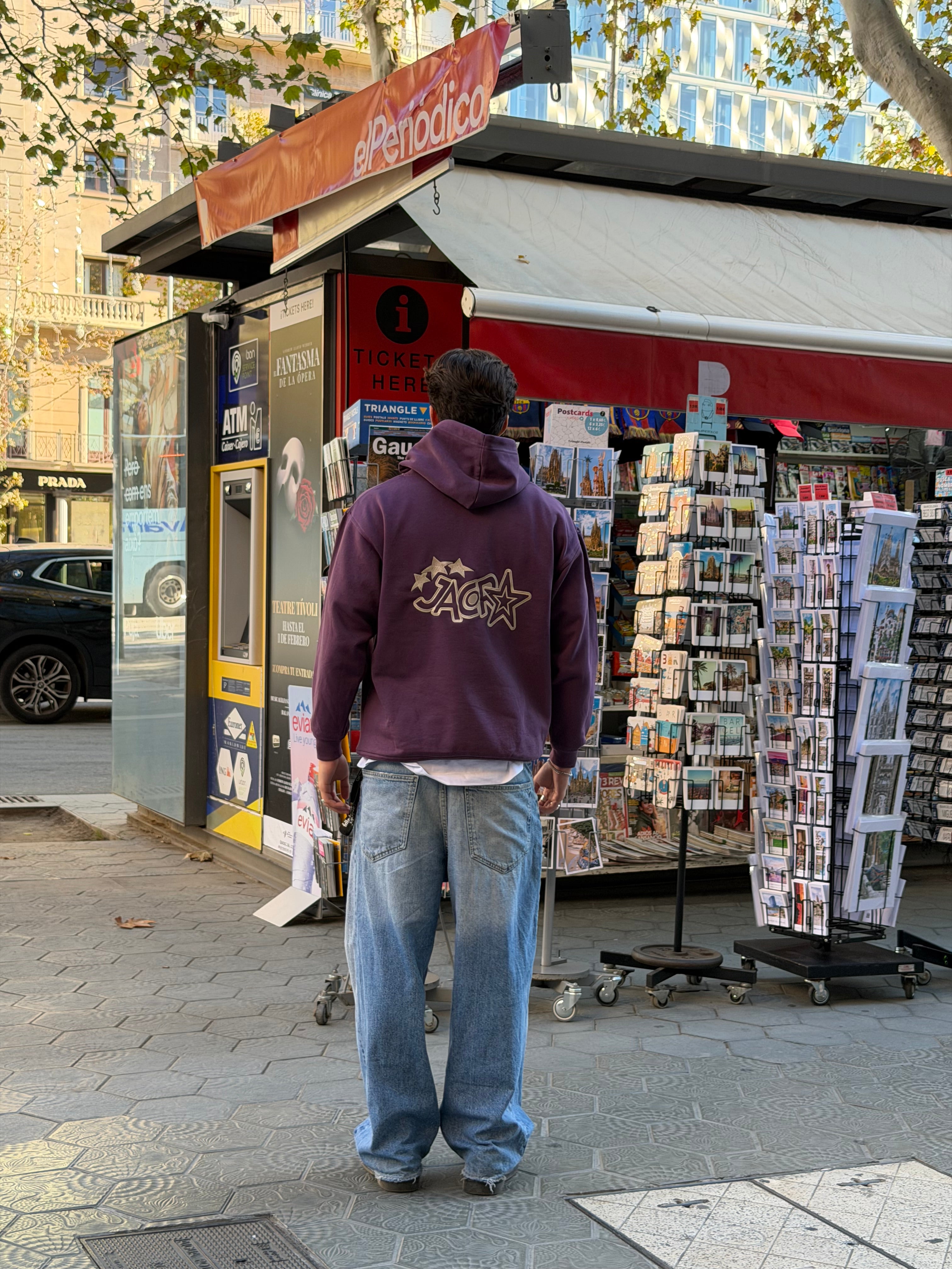 A UNIQUE STYLE FOR AN EXTRAODINARY WORLD HOODIE BURDEOS
