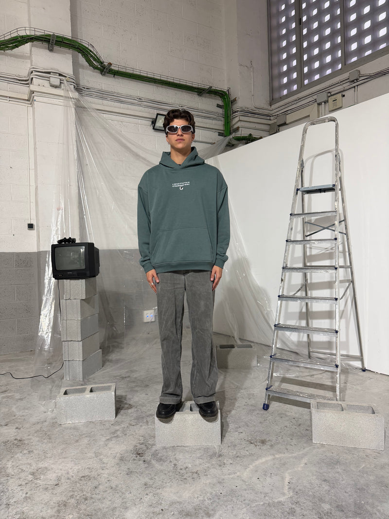 A UNIQUE STYLE FOR AN EXTRAODINARY WORLD HOODIE GREEN