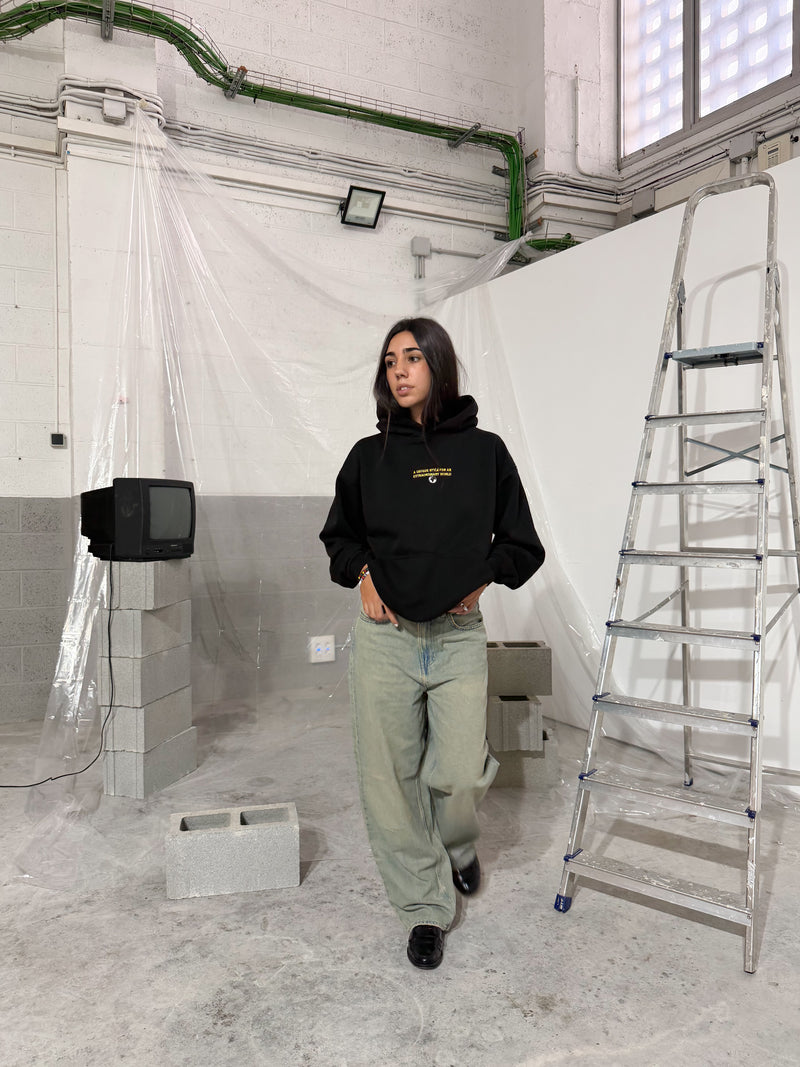 A UNIQUE STYLE FOR AN EXTRAODINARY WORLD HOODIE BLACK