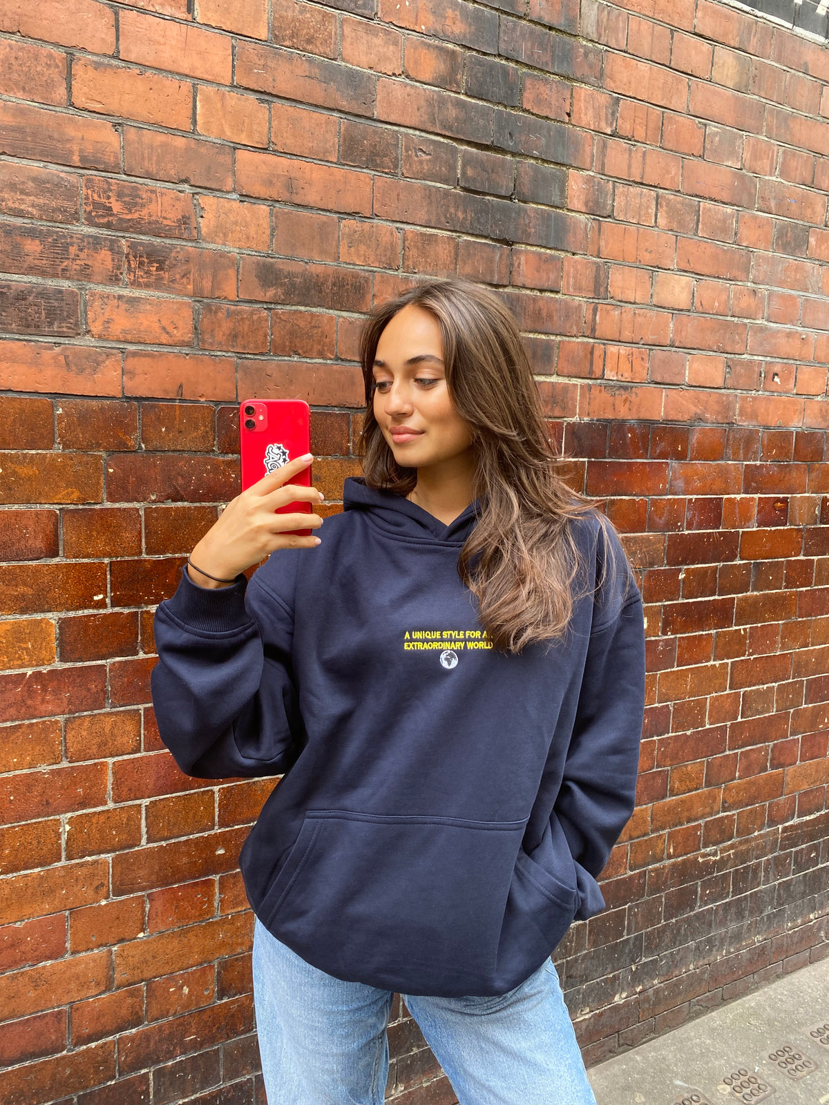 A UNIQUE STYLE FOR AN EXTRAODINARY WORLD HOODIE NAVY