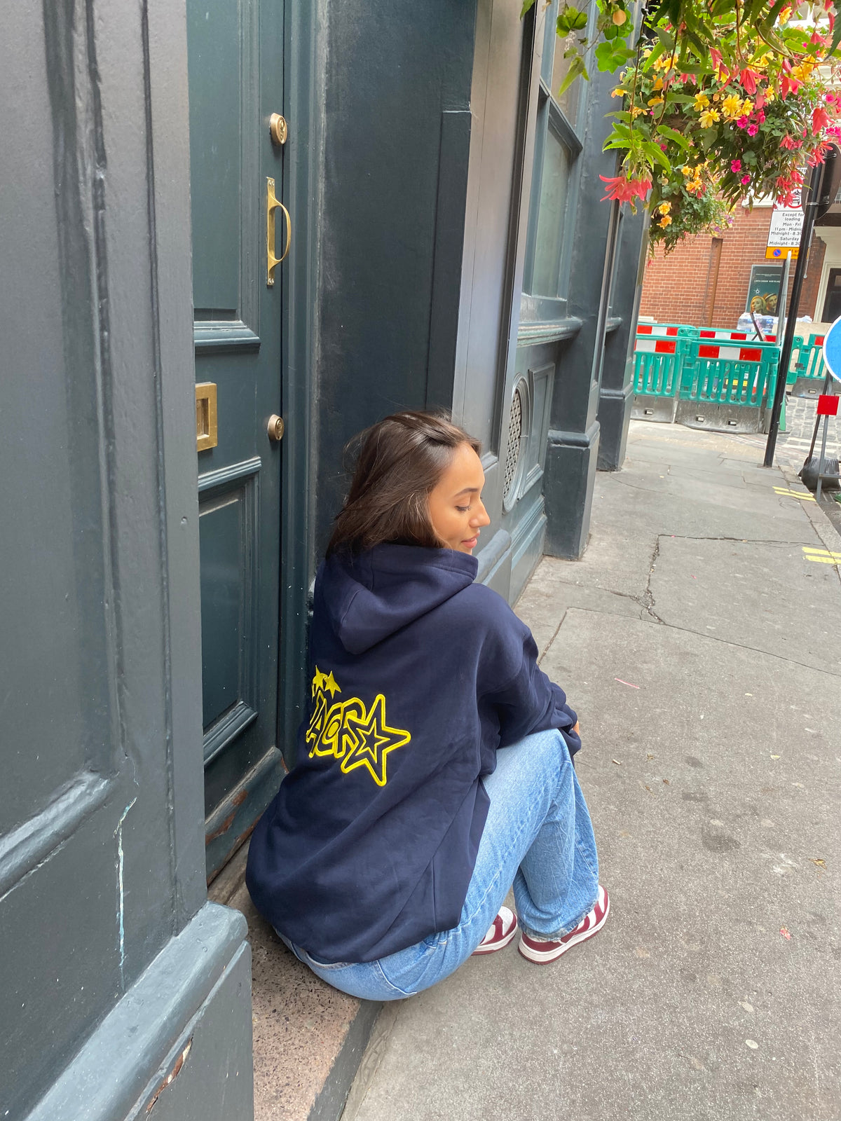 A UNIQUE STYLE FOR AN EXTRAODINARY WORLD HOODIE NAVY